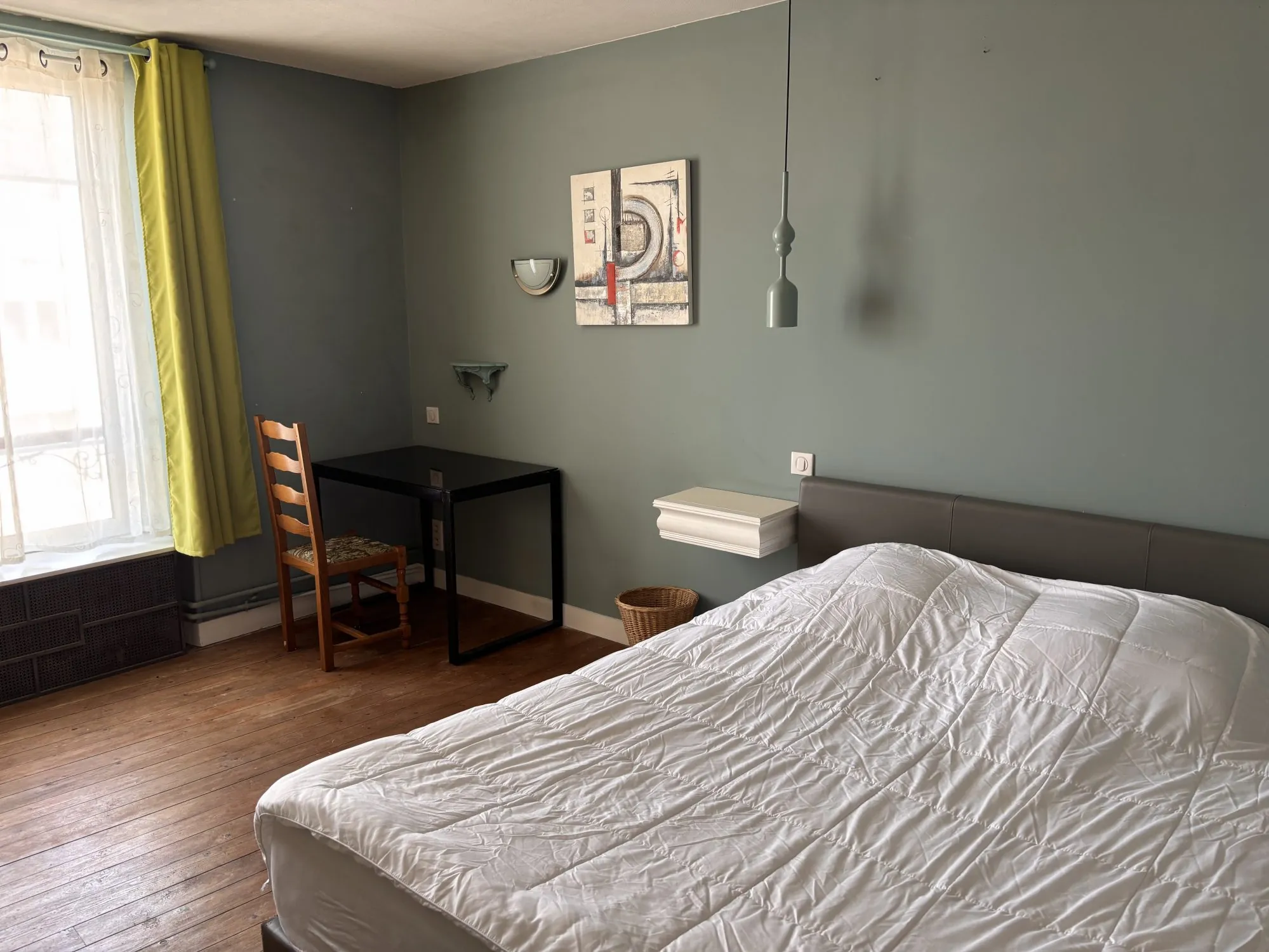 Maison ancienne à vendre à Parennes près de Tennie avec jardin et terrasse 