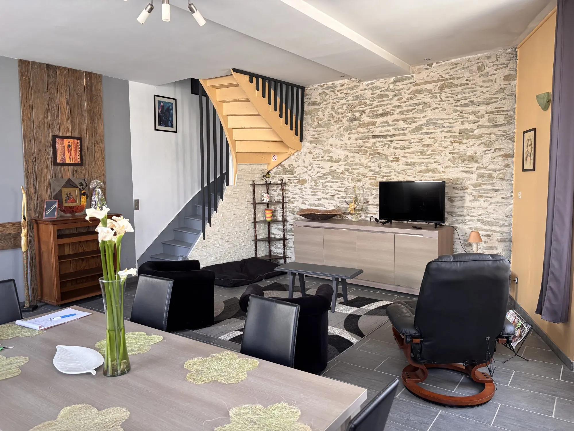 Maison ancienne à vendre à Parennes près de Tennie avec jardin et terrasse 