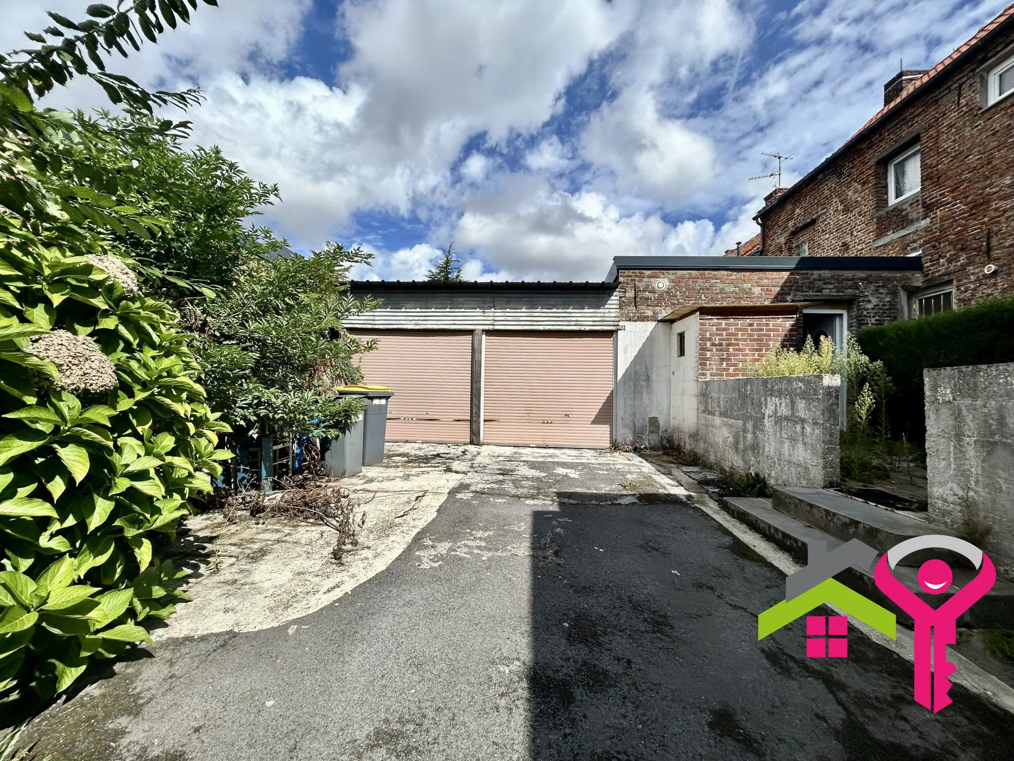 Maison à vendre à Curgies de 107 m² avec studio indépendant et terrain constructible 
