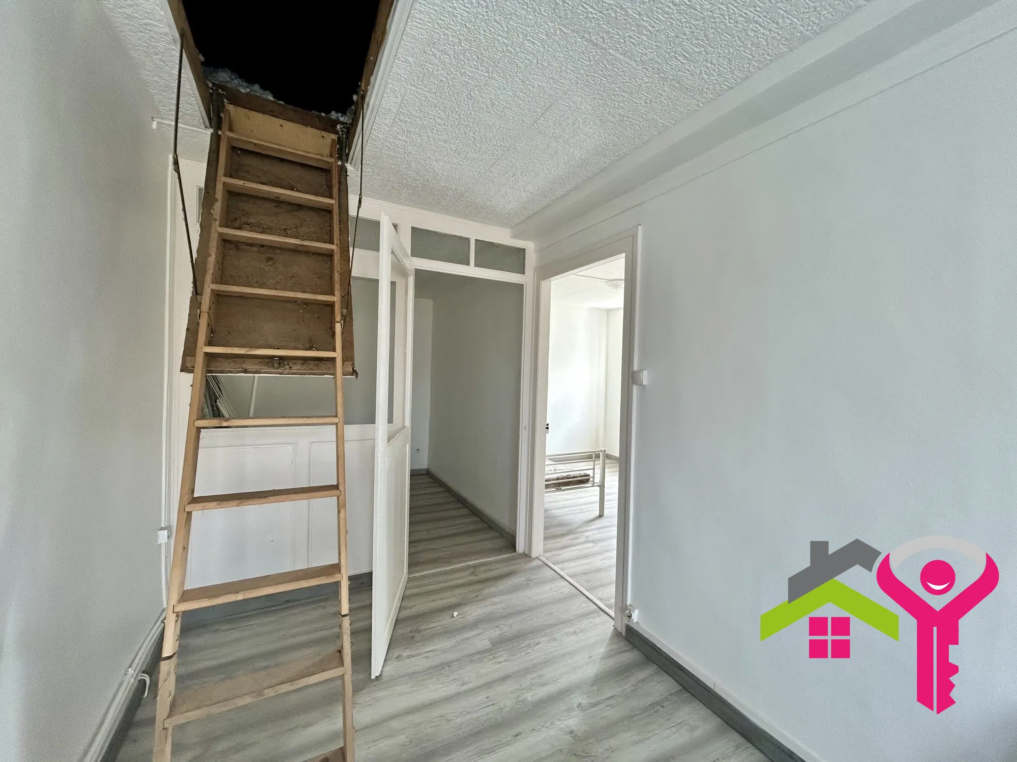 Maison à vendre à Curgies de 107 m² avec studio indépendant et terrain constructible 