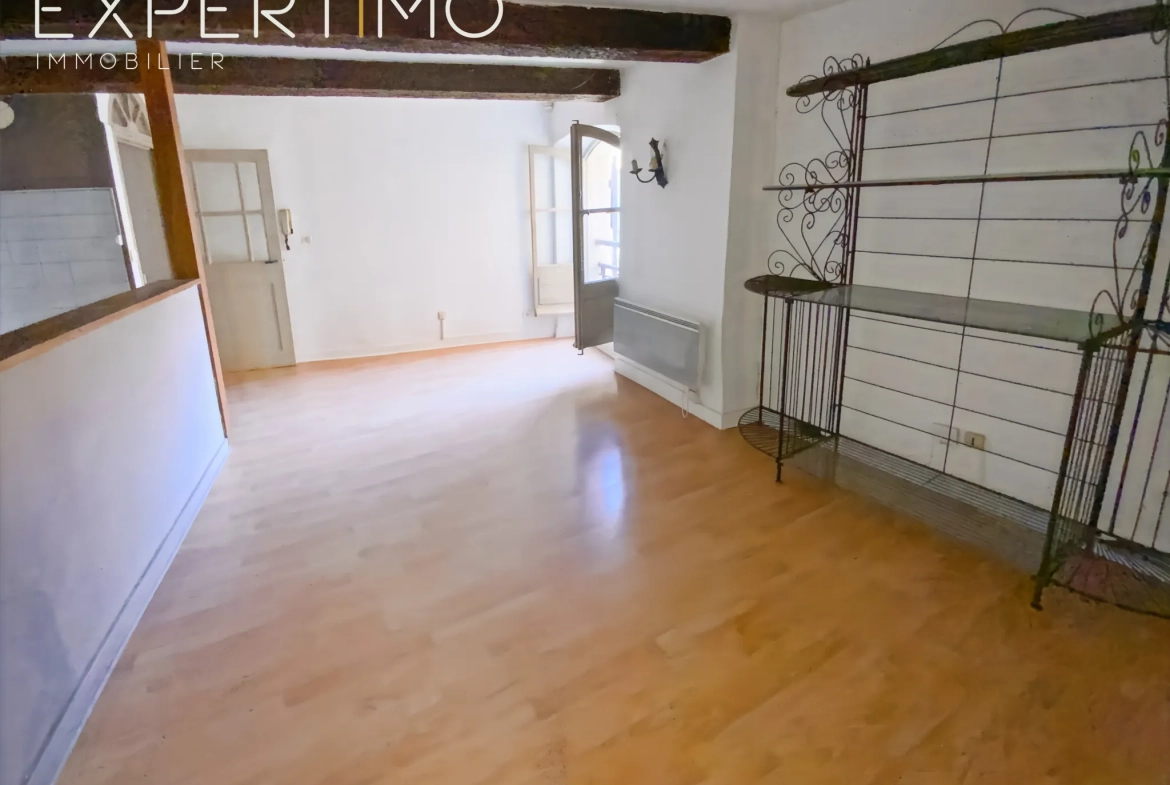 Appartement T2 à vendre à Apt au centre-ville avec vue sur les toits 