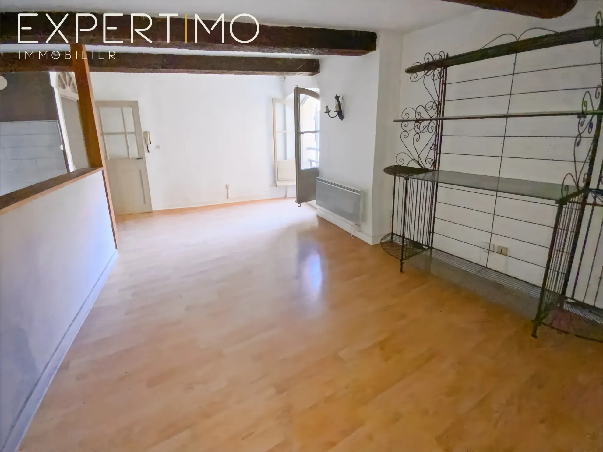 Appartement T2 à vendre à Apt au centre-ville avec vue sur les toits 