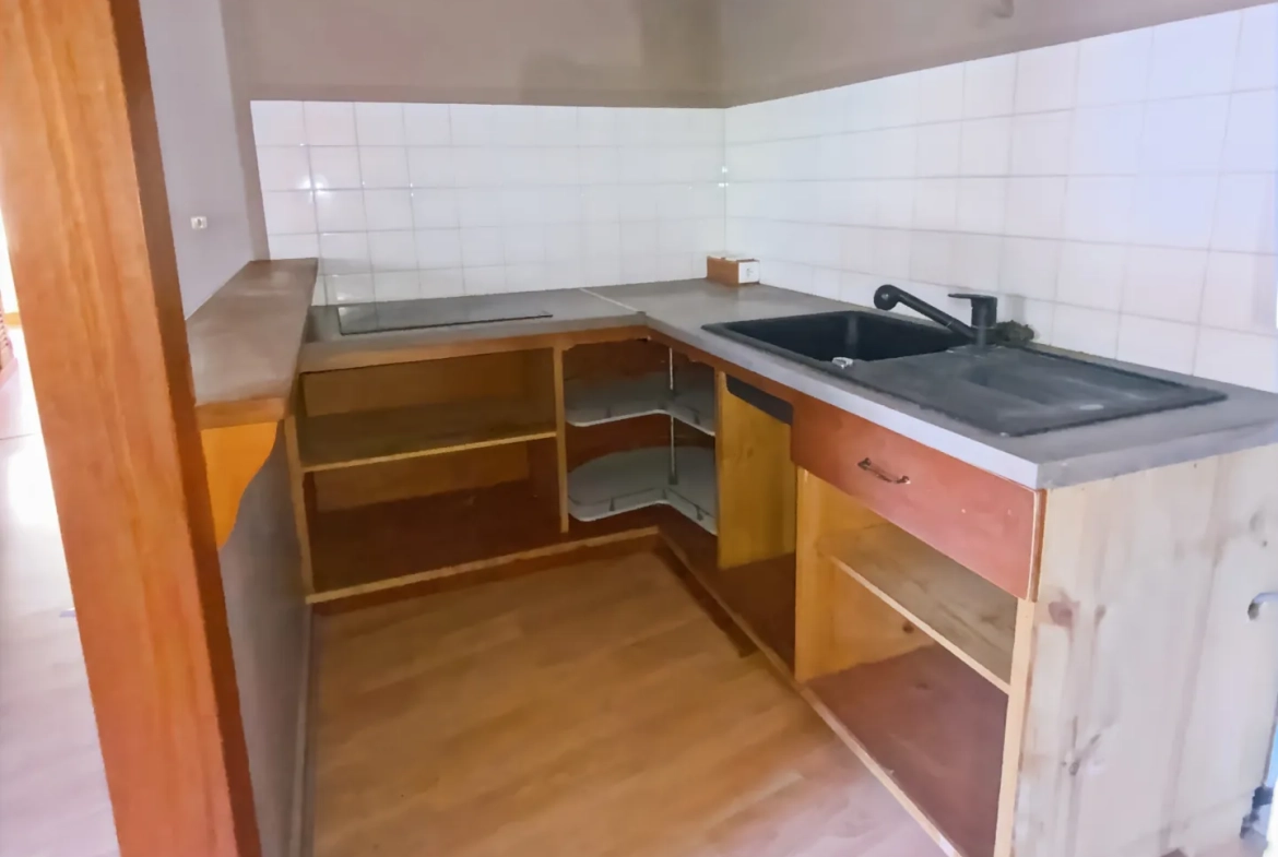 Appartement T2 à vendre à Apt au centre-ville avec vue sur les toits 