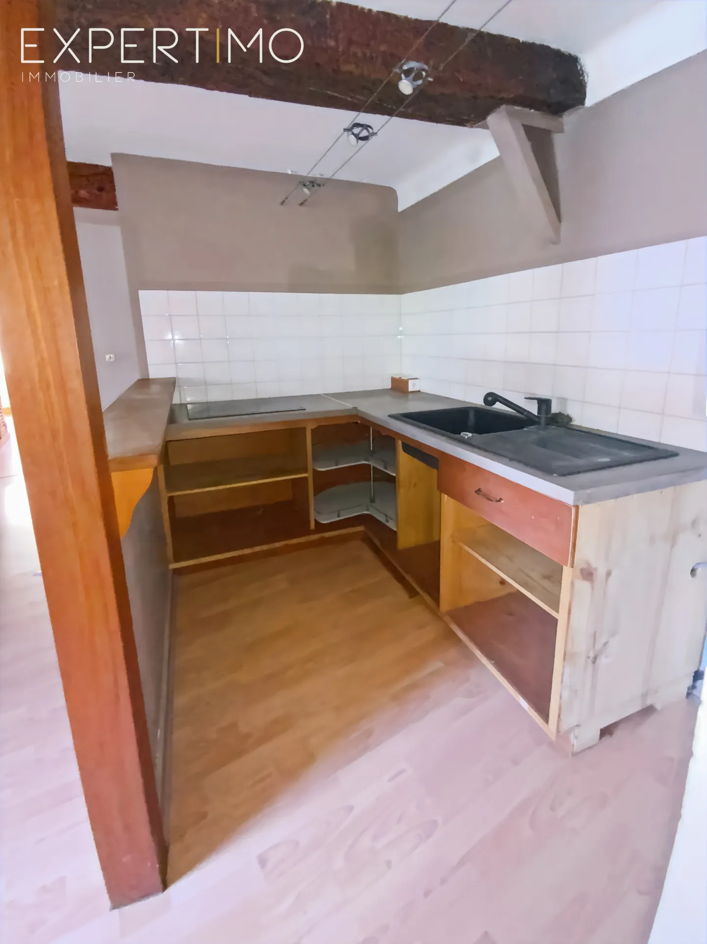Appartement T2 à vendre à Apt au centre-ville avec vue sur les toits 