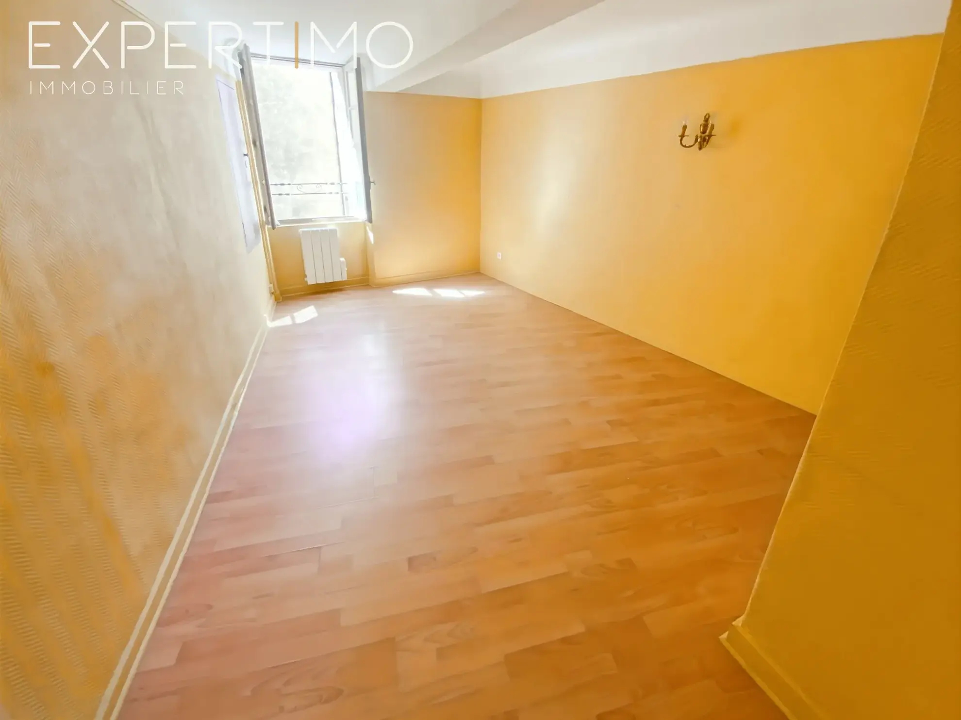 Appartement T2 à vendre à Apt au centre-ville avec vue sur les toits 