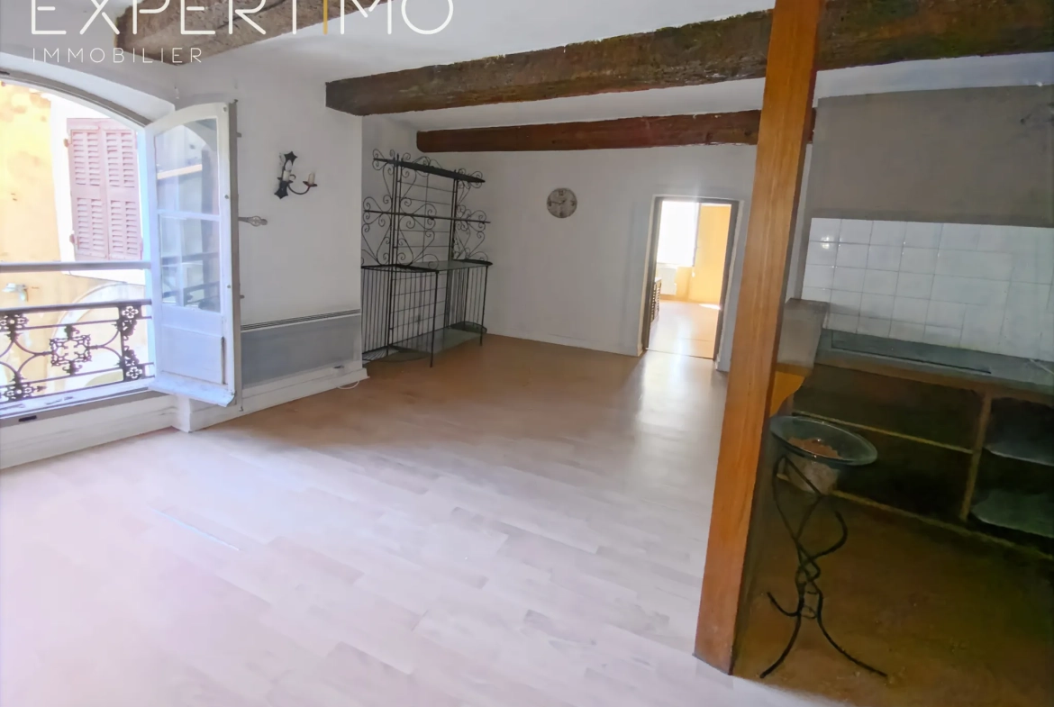 Appartement T2 à vendre à Apt au centre-ville avec vue sur les toits 