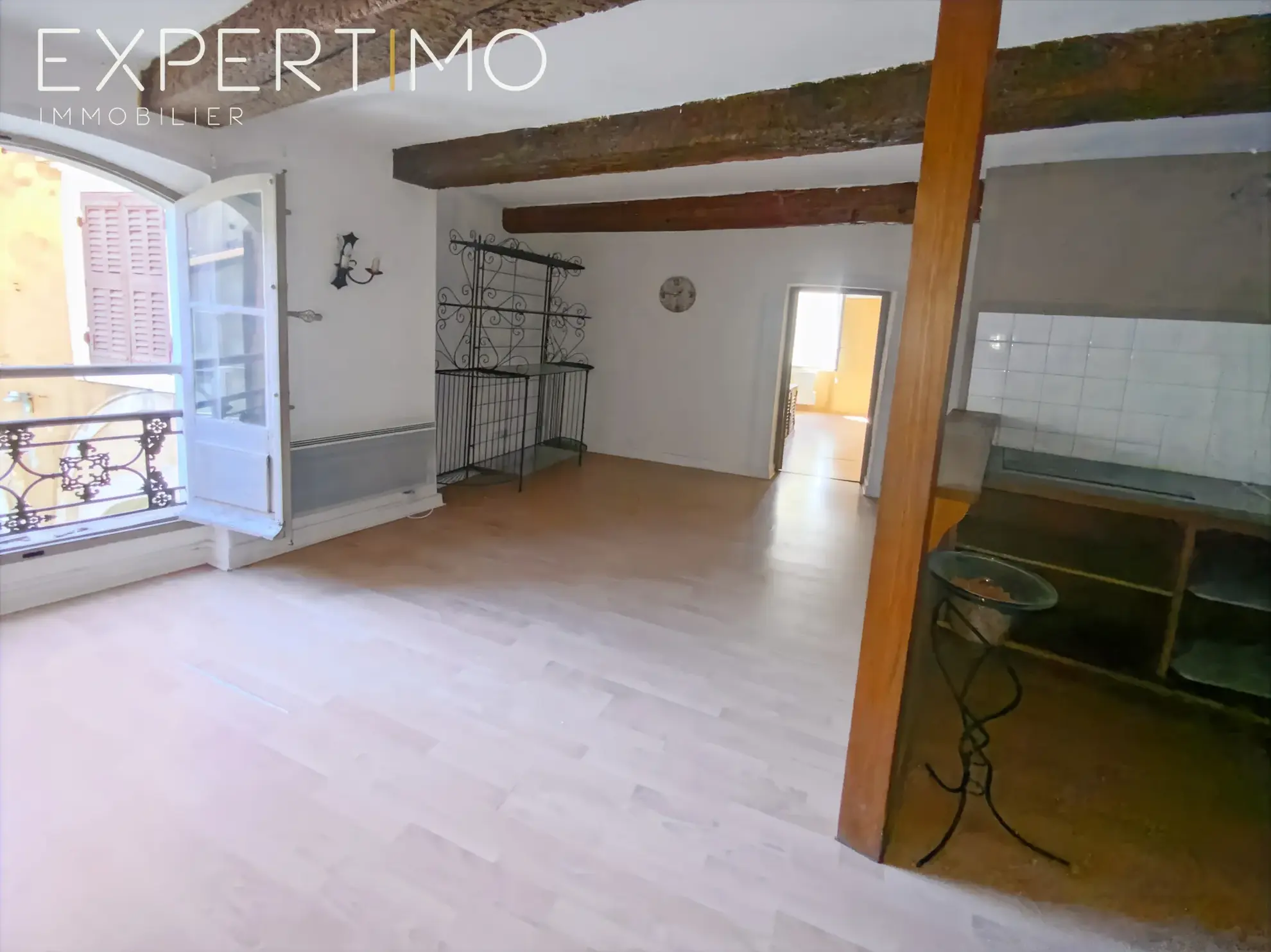 Appartement T2 à vendre à Apt au centre-ville avec vue sur les toits 