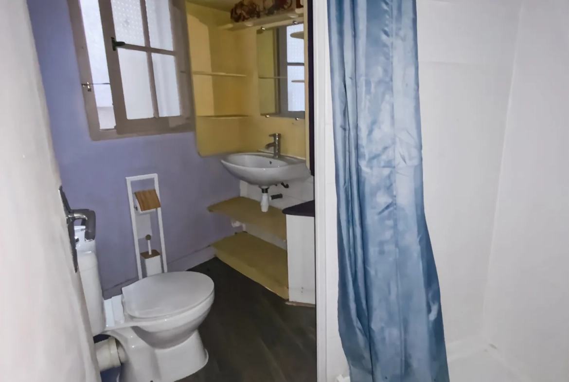 Appartement T2 à vendre à Apt au centre-ville avec vue sur les toits 