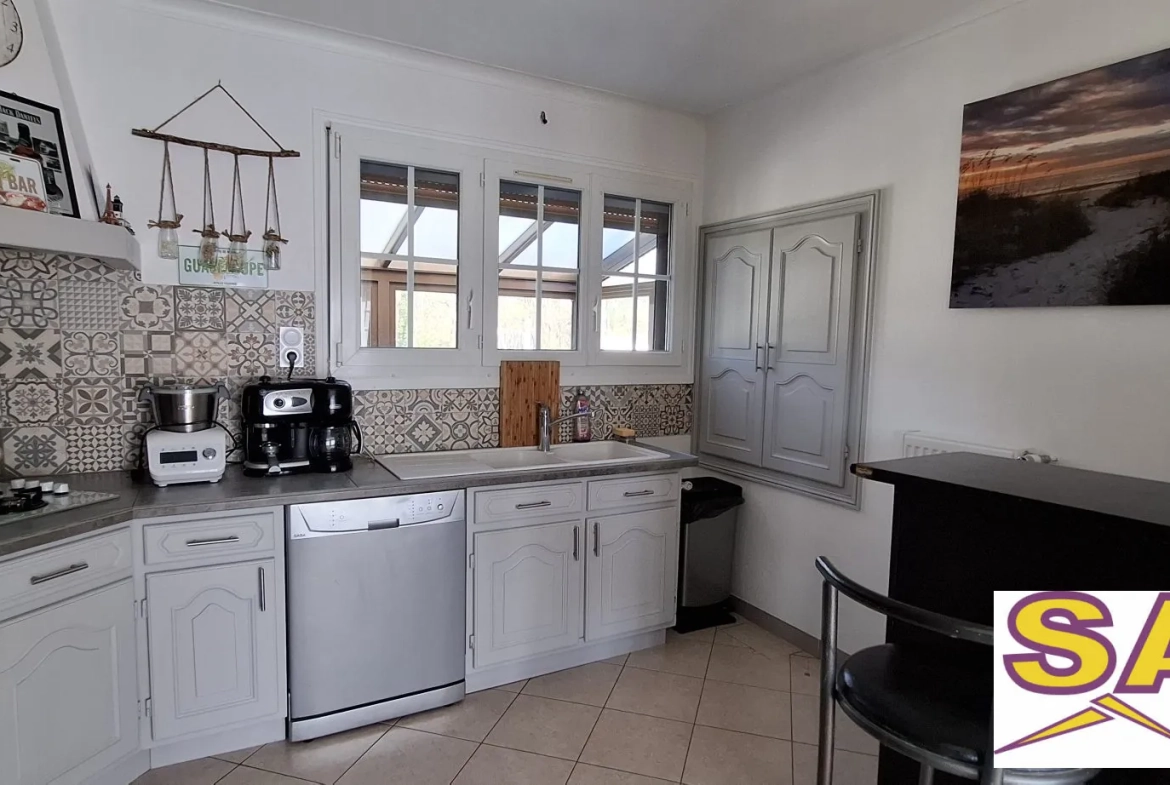 Maison 75 m² avec sous-sol aménagé et double garage à Ferrières-en-Gâtinais 