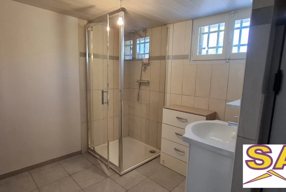 Maison 75 m² avec sous-sol aménagé et double garage à Ferrières-en-Gâtinais 