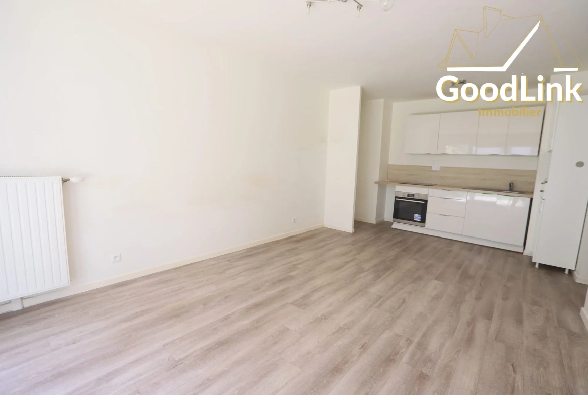 Appartement T3 avec jardin et parking sécurisé à Saint-Fargeau-Ponthierry 