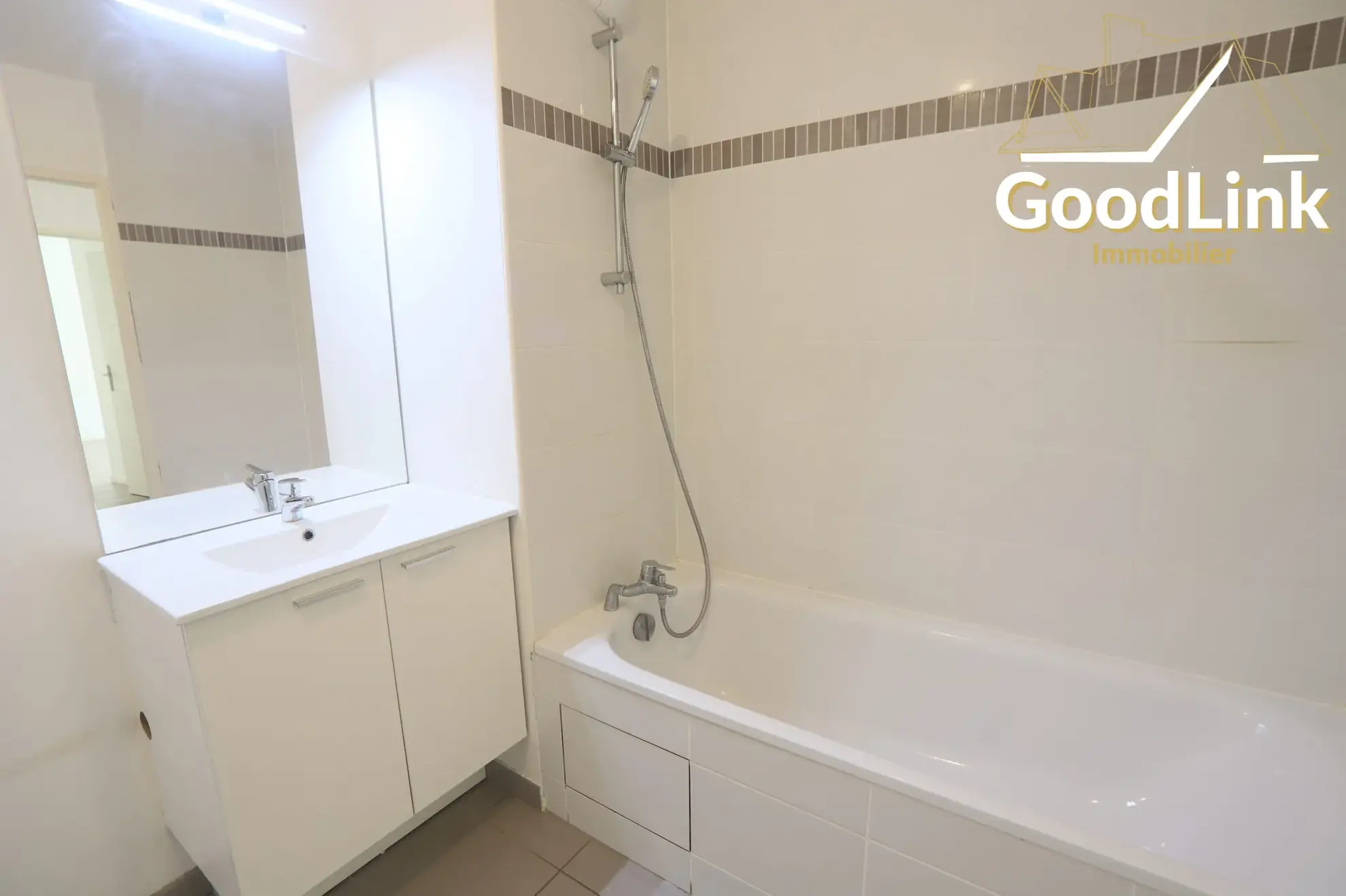 Appartement T3 avec jardin et parking sécurisé à Saint-Fargeau-Ponthierry 