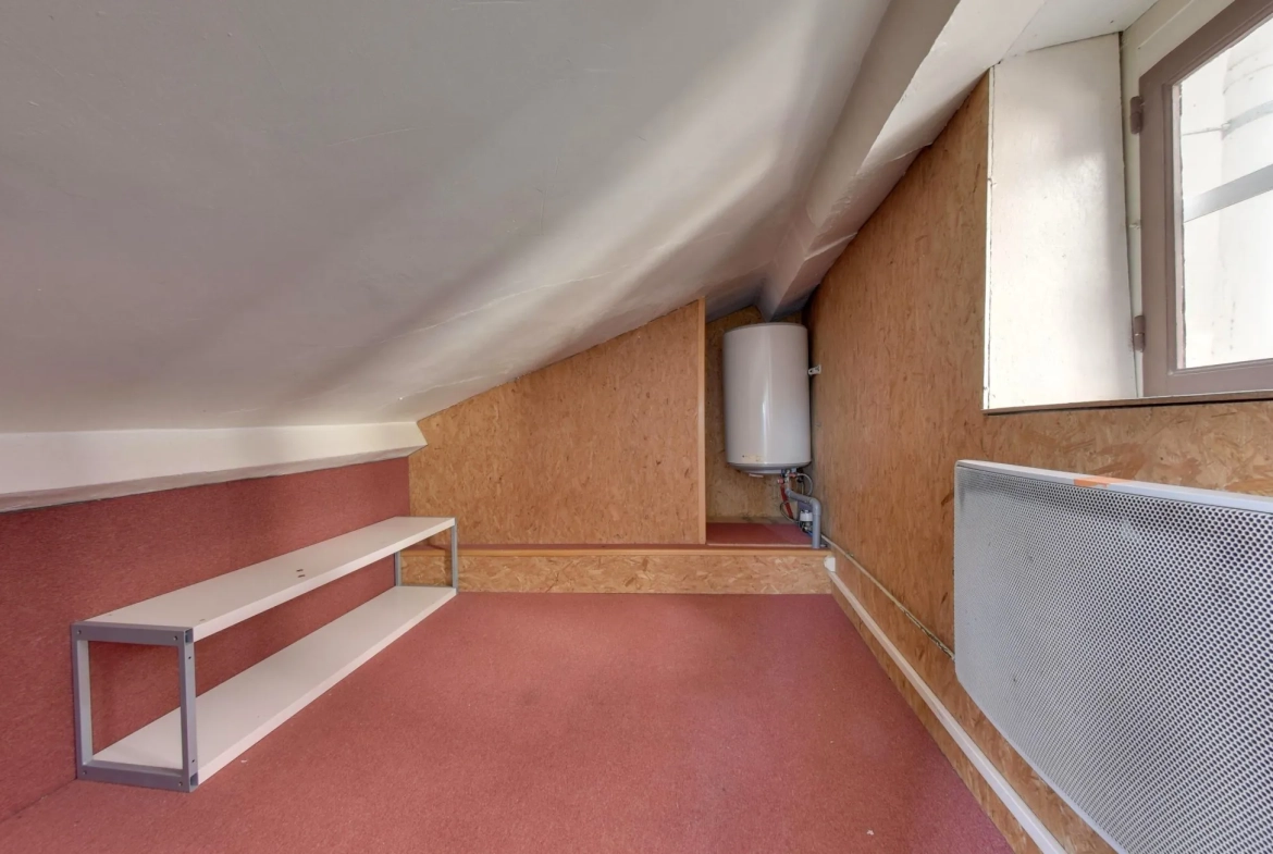 Studio à rénover au centre de Grenoble avec fort potentiel 