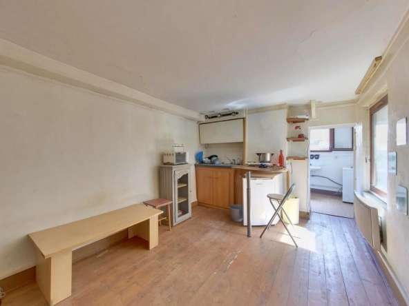 Studio à rénover au centre de Grenoble avec fort potentiel