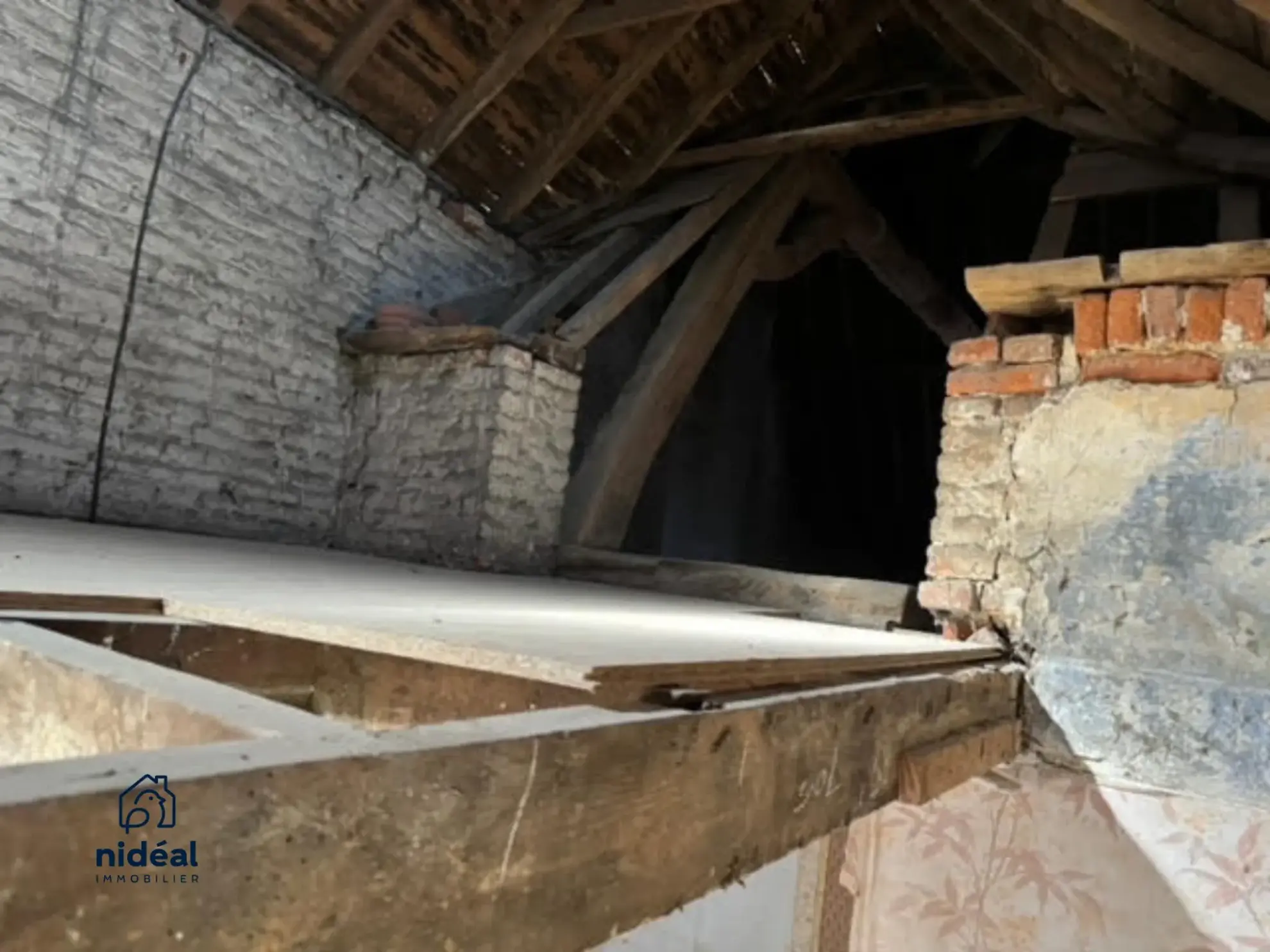 Investissez dans un immeuble de rapport à Le Quesnoy avec 5 logements et fort potentiel locatif 