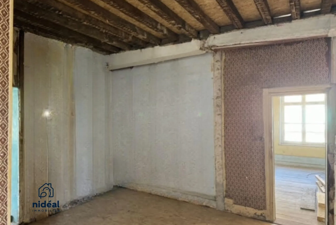 Investissez dans un immeuble de rapport à Le Quesnoy avec 5 logements et fort potentiel locatif 