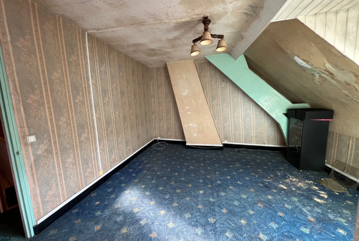 Maison de ville à rénover avec cour et dépendances à Frévent 