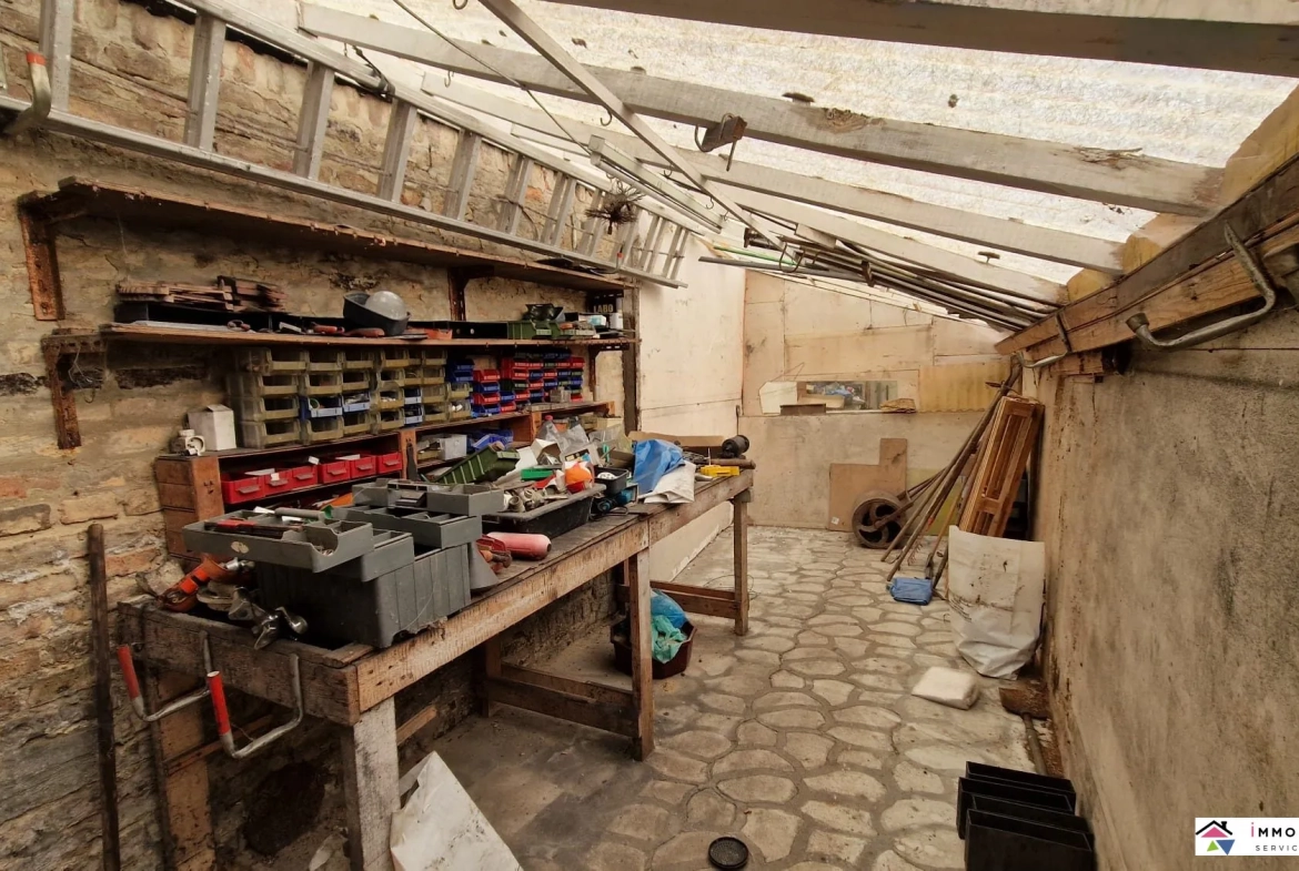 Maison de ville à rénover avec cour et dépendances à Frévent 