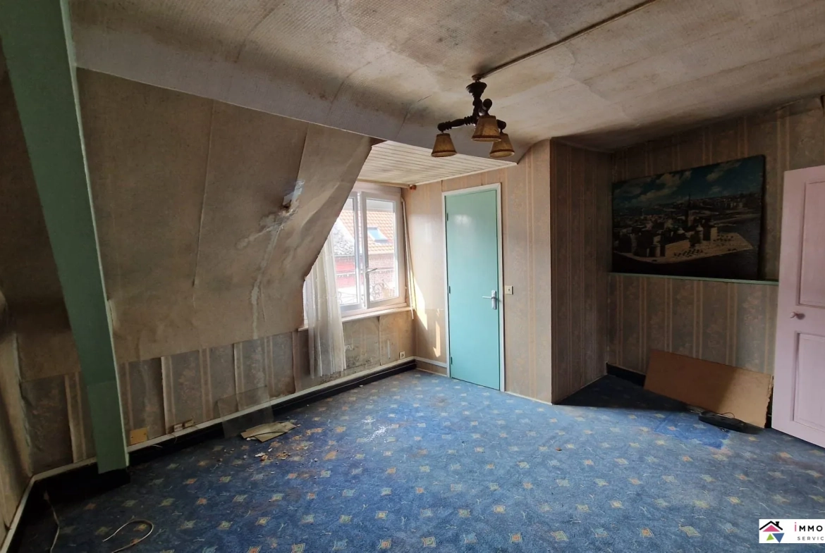 Maison de ville à rénover avec cour et dépendances à Frévent 