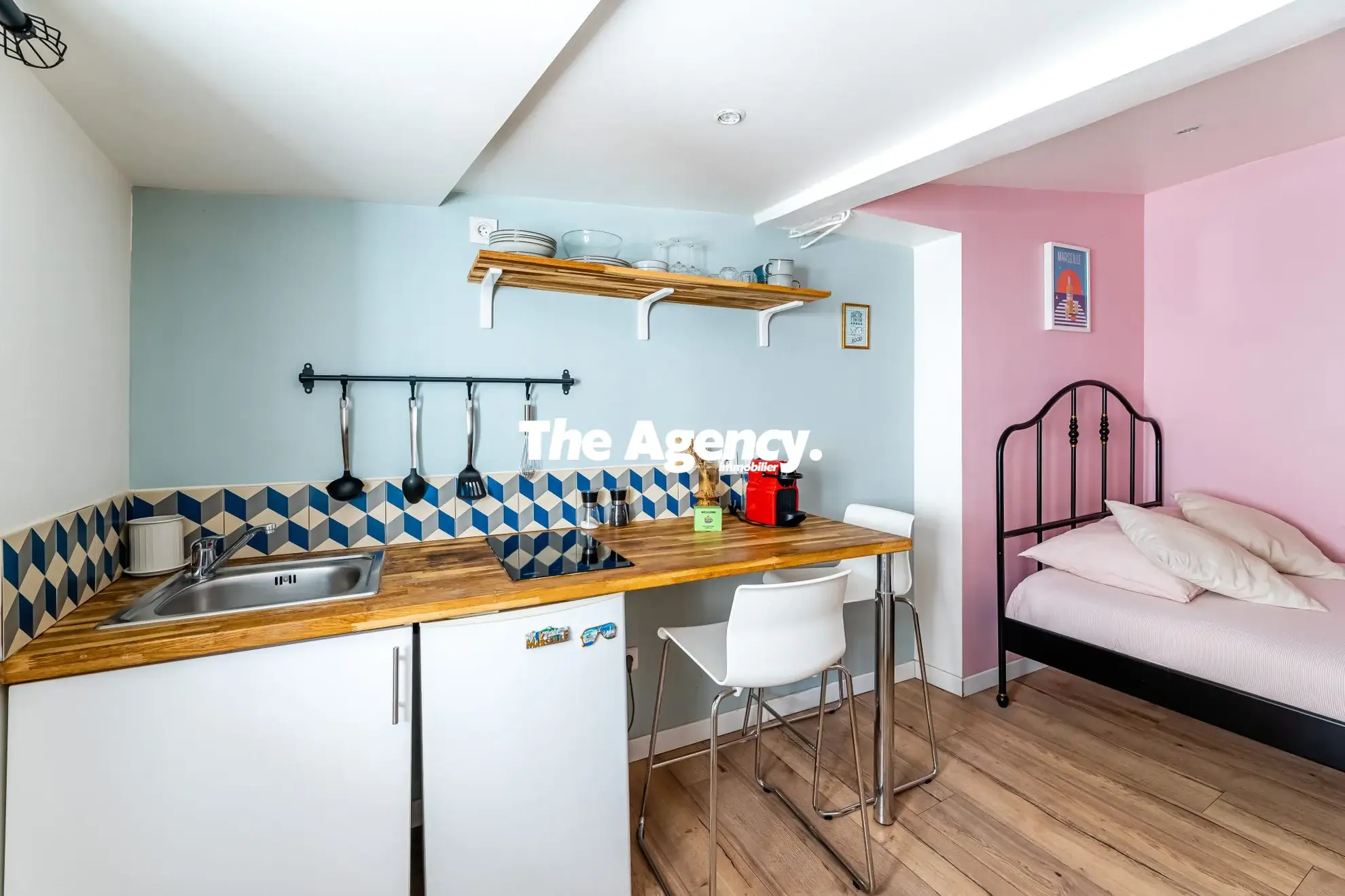 Studio rénové de 14,40 m² à Marseille dans le quartier du Panier, vendu meublé 