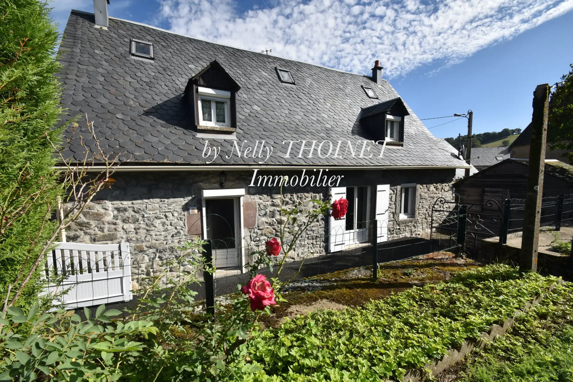Maison en pierre avec terrain à EGLISENEUVE D'ENTRAIGUES - Parc des volcans d'Auvergne 