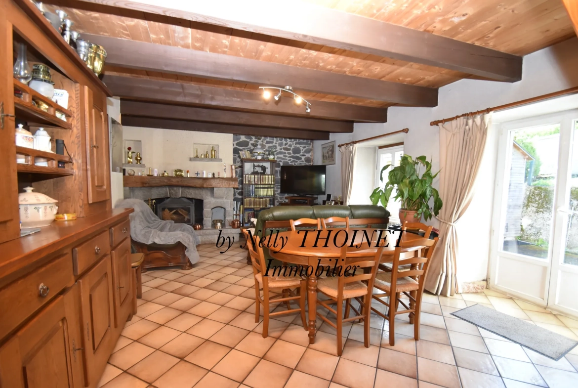 Maison en pierre avec terrain à EGLISENEUVE D'ENTRAIGUES - Parc des volcans d'Auvergne 