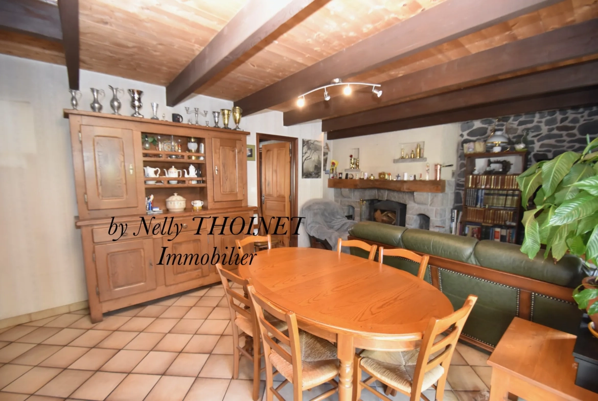Maison en pierre avec terrain à EGLISENEUVE D'ENTRAIGUES - Parc des volcans d'Auvergne 