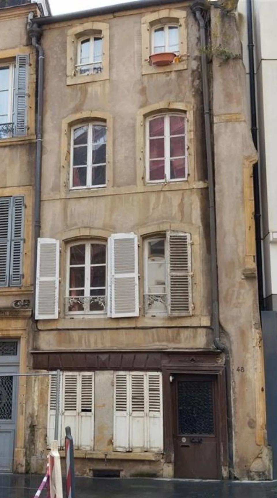 Immeuble de rapport à Metz avec 4 appartements à rénover 
