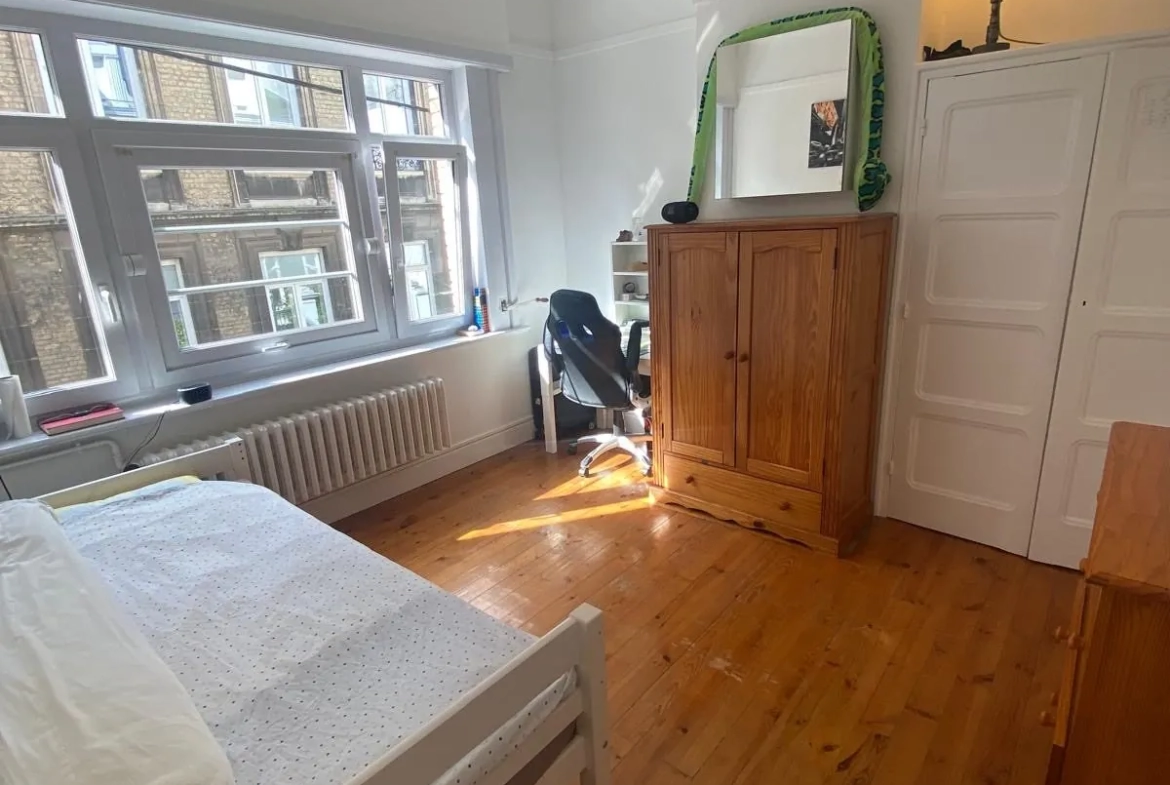 Appartement spacieux avec 4 chambres au centre de Calais 