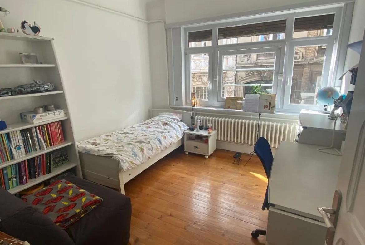 Appartement spacieux avec 4 chambres au centre de Calais 