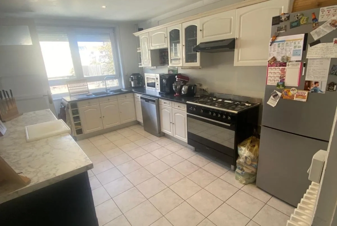 Appartement spacieux avec 4 chambres au centre de Calais 