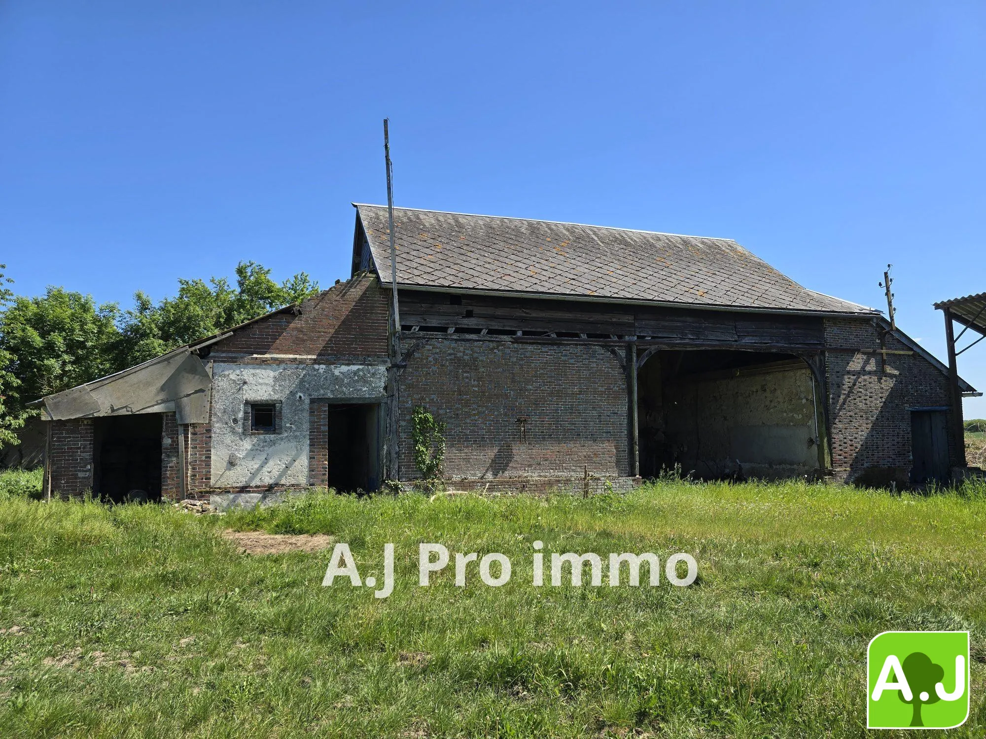 Grande grange à rénover à Saint-André-de-l'Eure – 120 m² de potentiel 