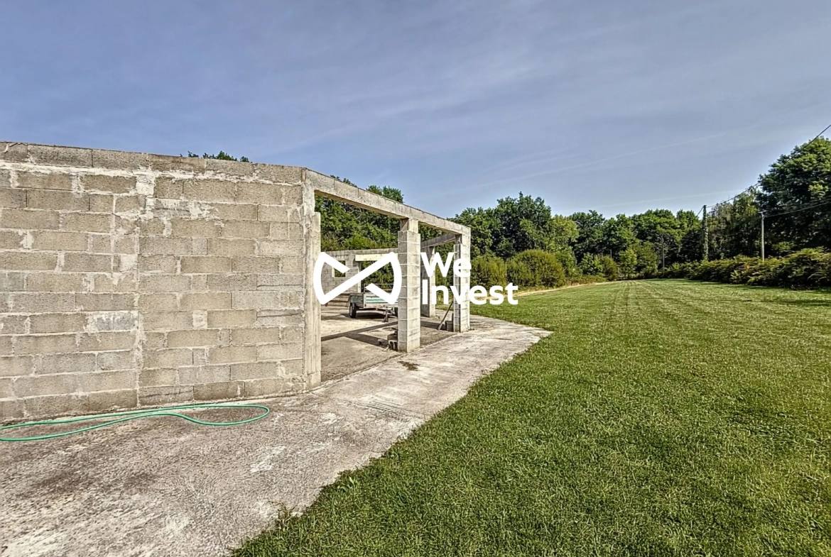 Maison en construction avec fort potentiel à Buros - Vue dégagée et terrain spacieux 