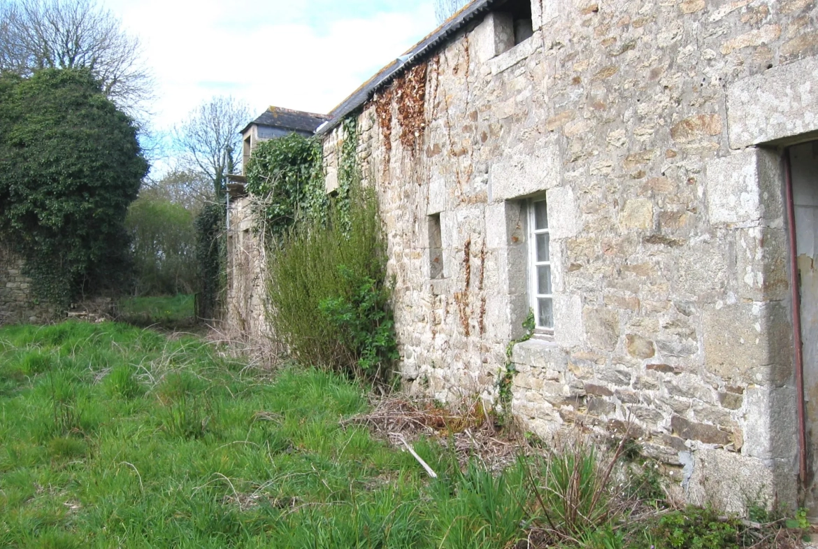 Ensemble immobilier à rénover à Pont-Croix 29790 avec potentiel 