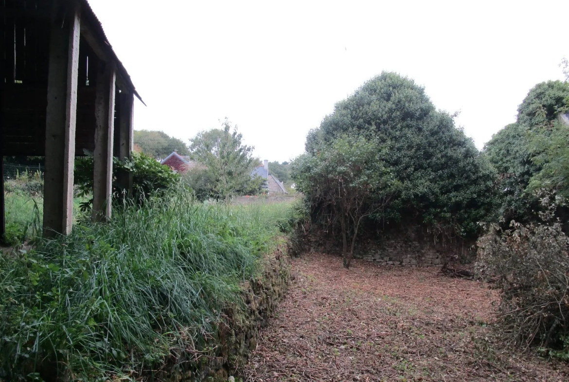 Ensemble immobilier à rénover à Pont-Croix 29790 avec potentiel 