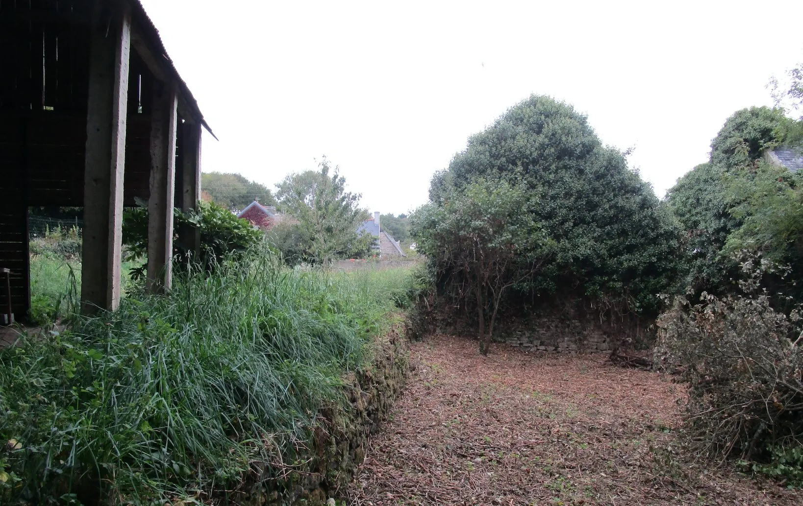 Ensemble immobilier à rénover à Pont-Croix 29790 avec potentiel 