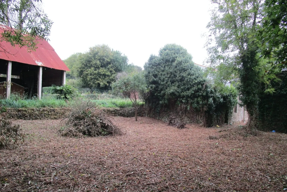 Ensemble immobilier à rénover à Pont-Croix 29790 avec potentiel 