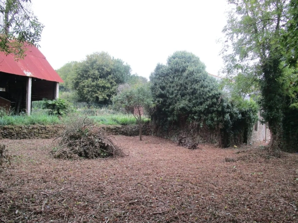 Ensemble immobilier à rénover à Pont-Croix 29790 avec potentiel