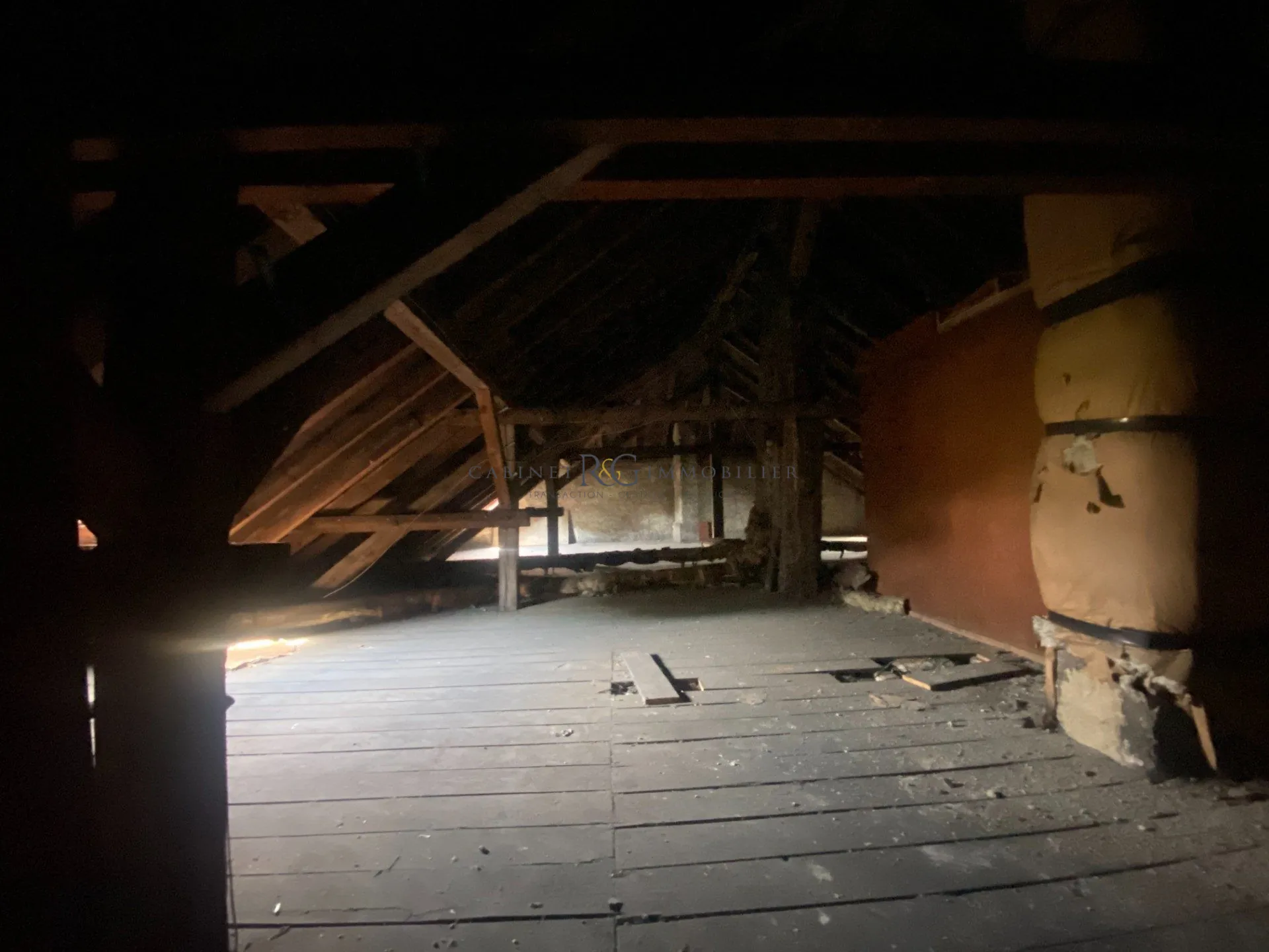 Combles à aménager à Metz – Projet d’appartement en dernier étage 