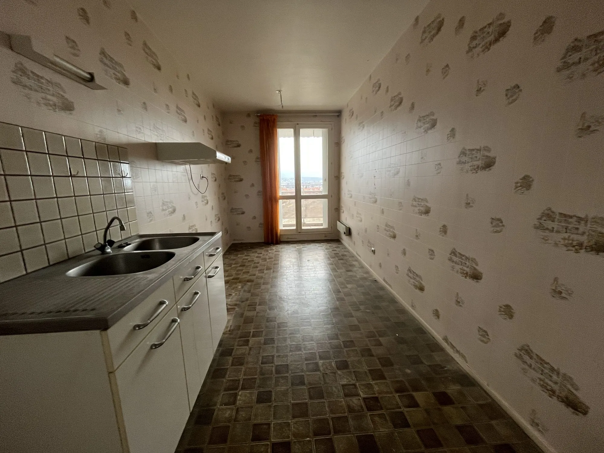 Appartement T3 avec vue dégagée, parking sécurisé à Cournon-d'Auvergne 