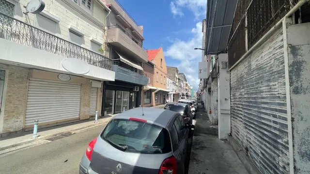 Vente d'un terrain constructible de 111 m² en centre-ville de Fort-de-France 