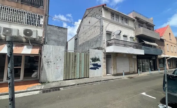 Vente d'un terrain constructible de 111 m² en centre-ville de Fort-de-France