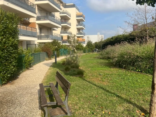 Appartement 3 pièces avec jardin à Vénissieux, proche gare et transports
