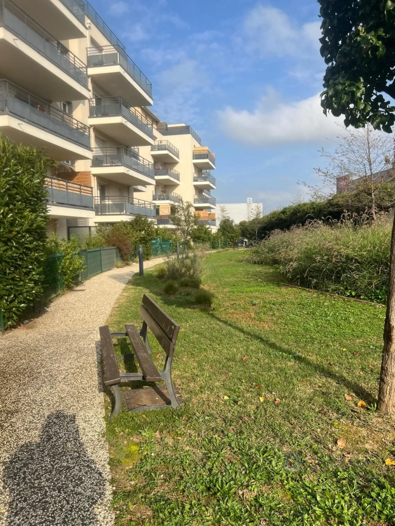 Appartement 3 pièces avec jardin à Vénissieux, proche gare et transports