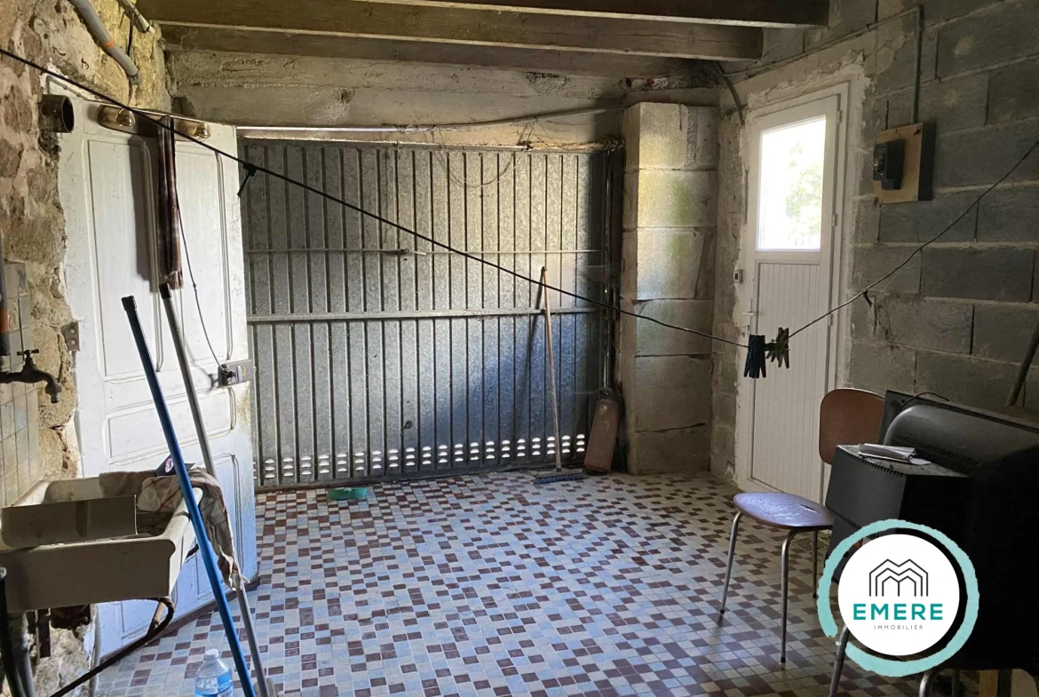 Maison en pierres à rénover à Saint-Georges-de-Reintembault (35420) – Potentiel et charme 