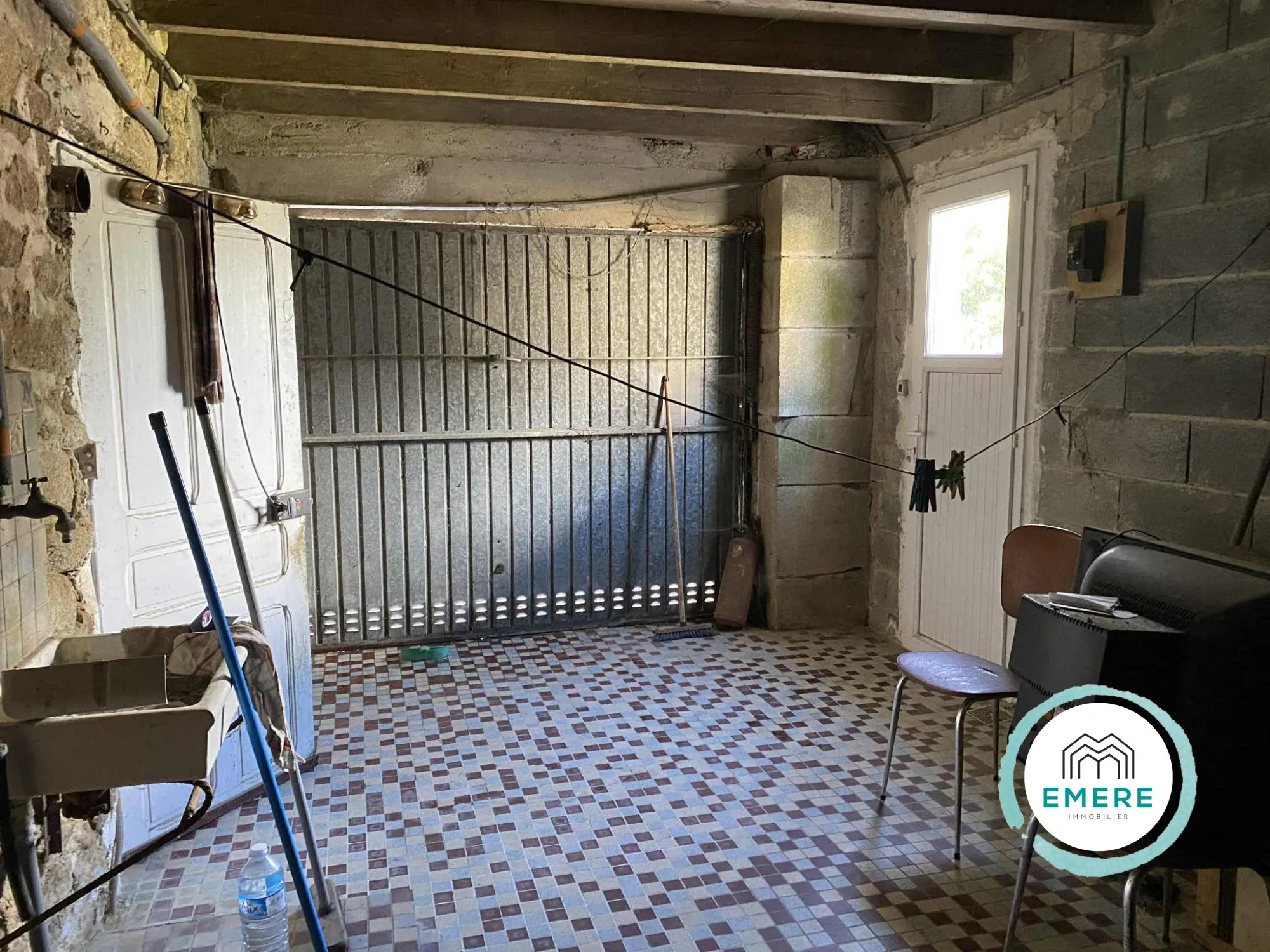 Maison en pierres à rénover à Saint-Georges-de-Reintembault (35420) – Potentiel et charme 