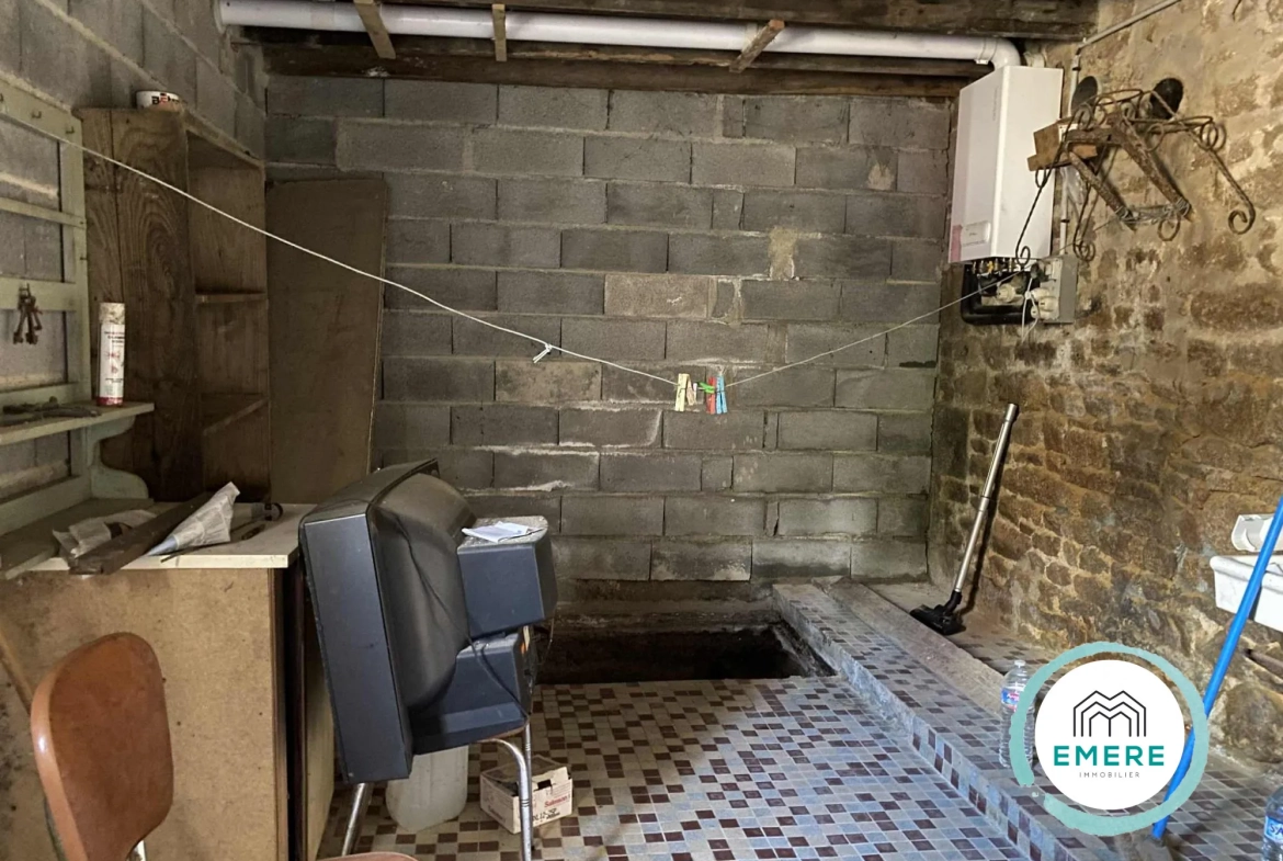 Maison en pierres à rénover à Saint-Georges-de-Reintembault (35420) – Potentiel et charme 