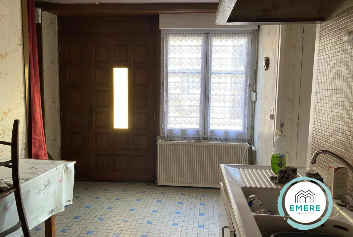 Maison en pierres à rénover à Saint-Georges-de-Reintembault (35420) – Potentiel et charme 