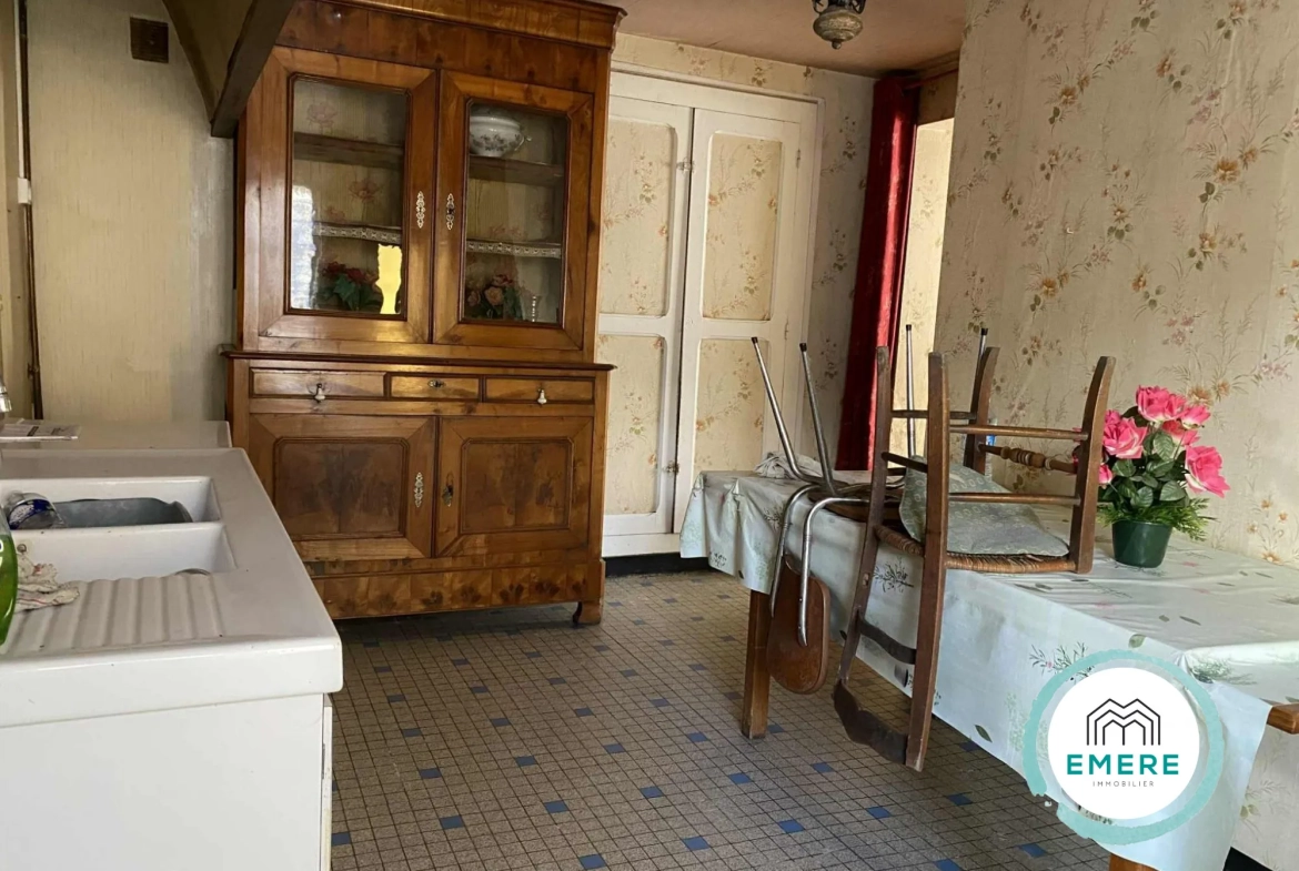 Maison en pierres à rénover à Saint-Georges-de-Reintembault (35420) – Potentiel et charme 