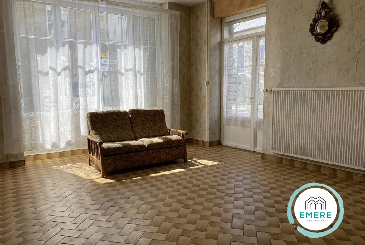 Maison en pierres à rénover à Saint-Georges-de-Reintembault (35420) – Potentiel et charme 